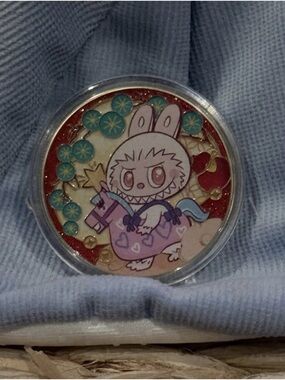 POP LAND 2026 Labubu Commemorative Coin – Gold Medallion in Capsule
